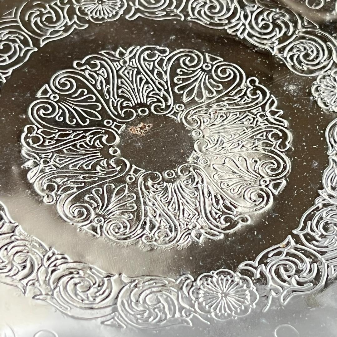 【英国】 エンボスと透かしのケーキスタンド バタフライ式