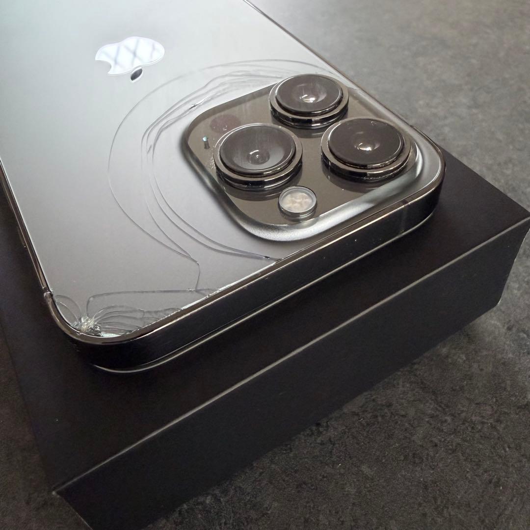 iPhone13 PRO 256GB グラファイト 背面ヒビ有り 動作問題なし