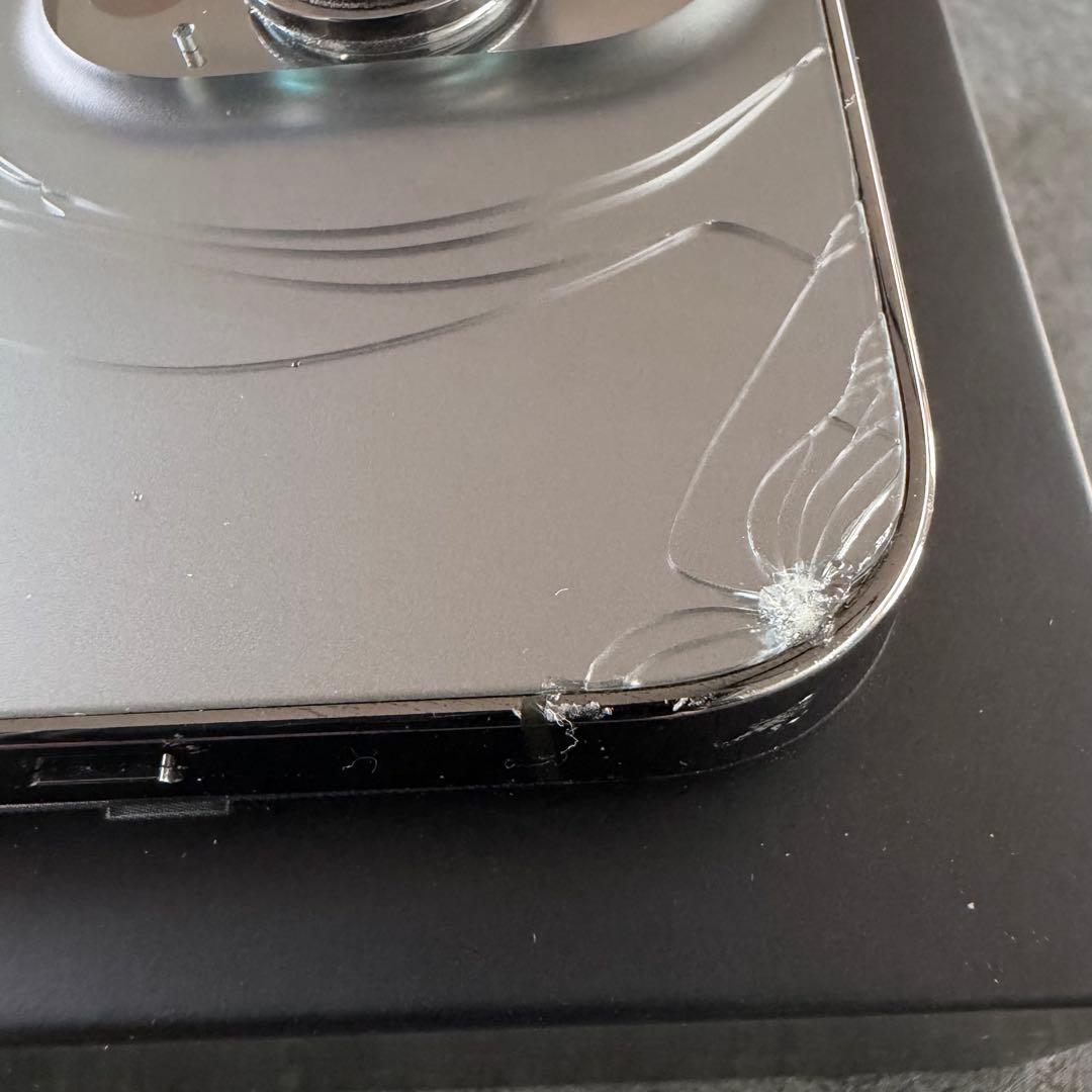 iPhone13 PRO 256GB グラファイト 背面ヒビ有り 動作問題なし