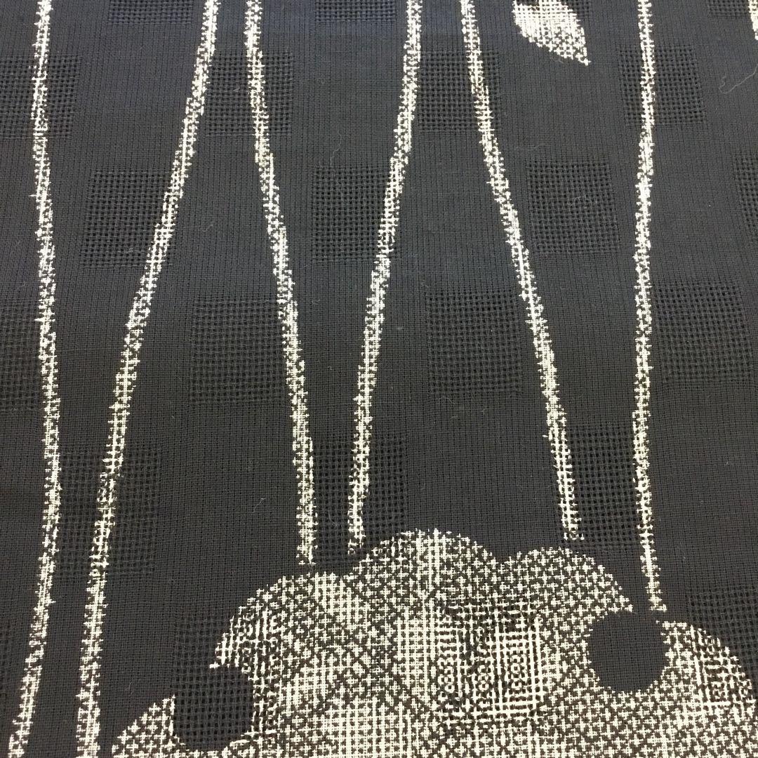 【新品】黒 和柄　浴衣反物 綿　麻混　花びら桜　夏柄　雪輪