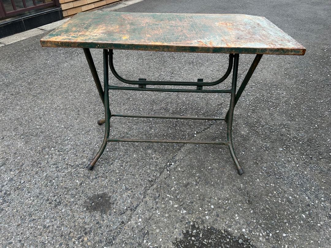 ビンテージ　折りたたみ式金属テーブル