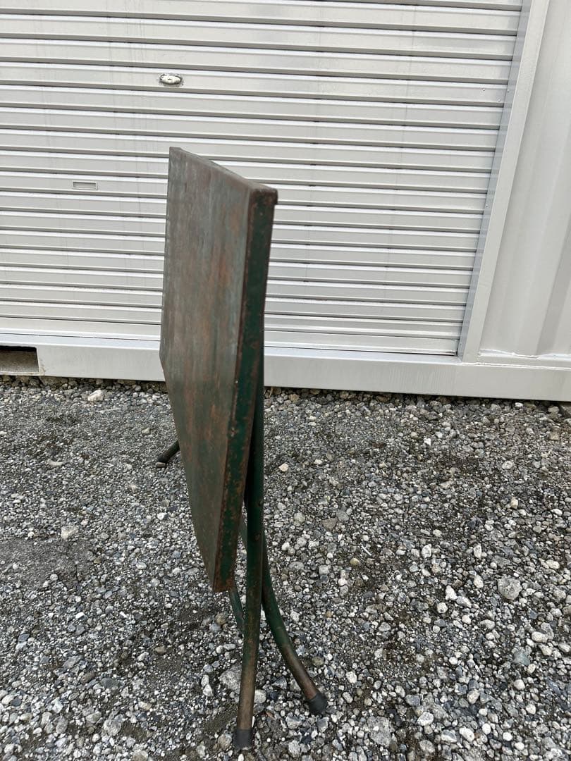 ビンテージ　折りたたみ式金属テーブル