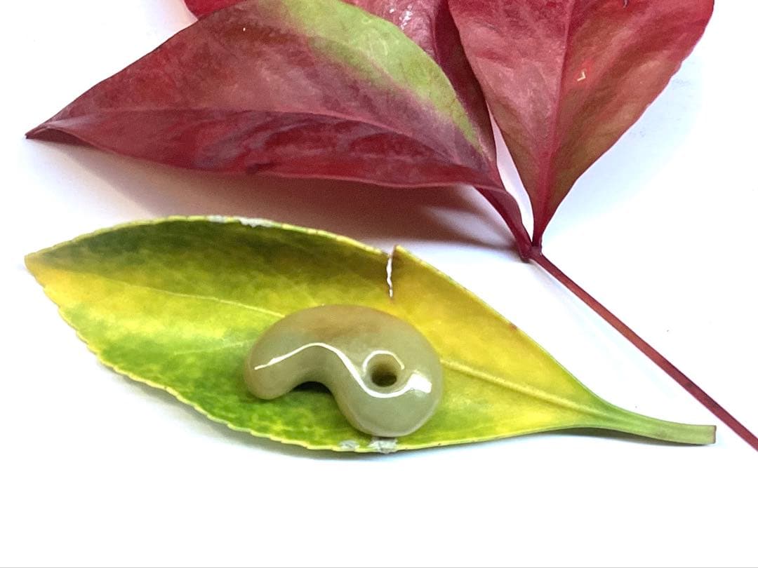 ⭕️超極上レア物　✳一番数少ない幻の幸運の黄色‼️ 糸魚川翡翠勾玉ガラス質鑑定鑑別書