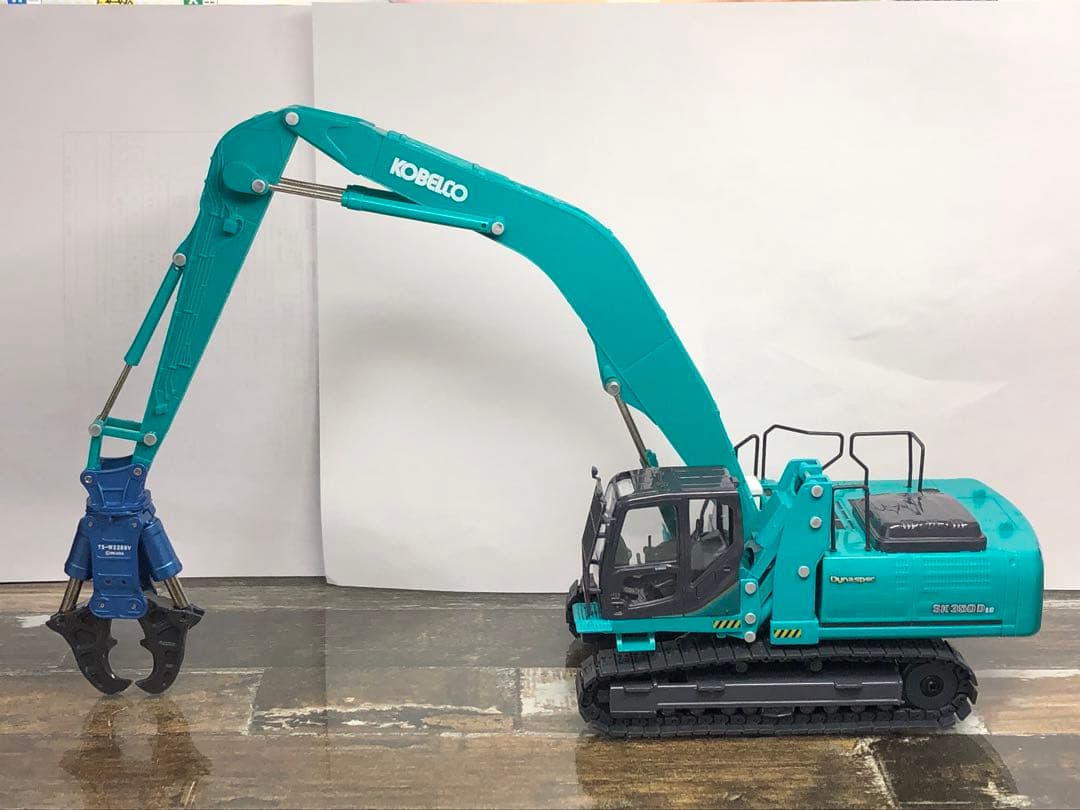 KOBELCO コベルコ　オカダアイヨン　ミニカー カスタム　ショベル