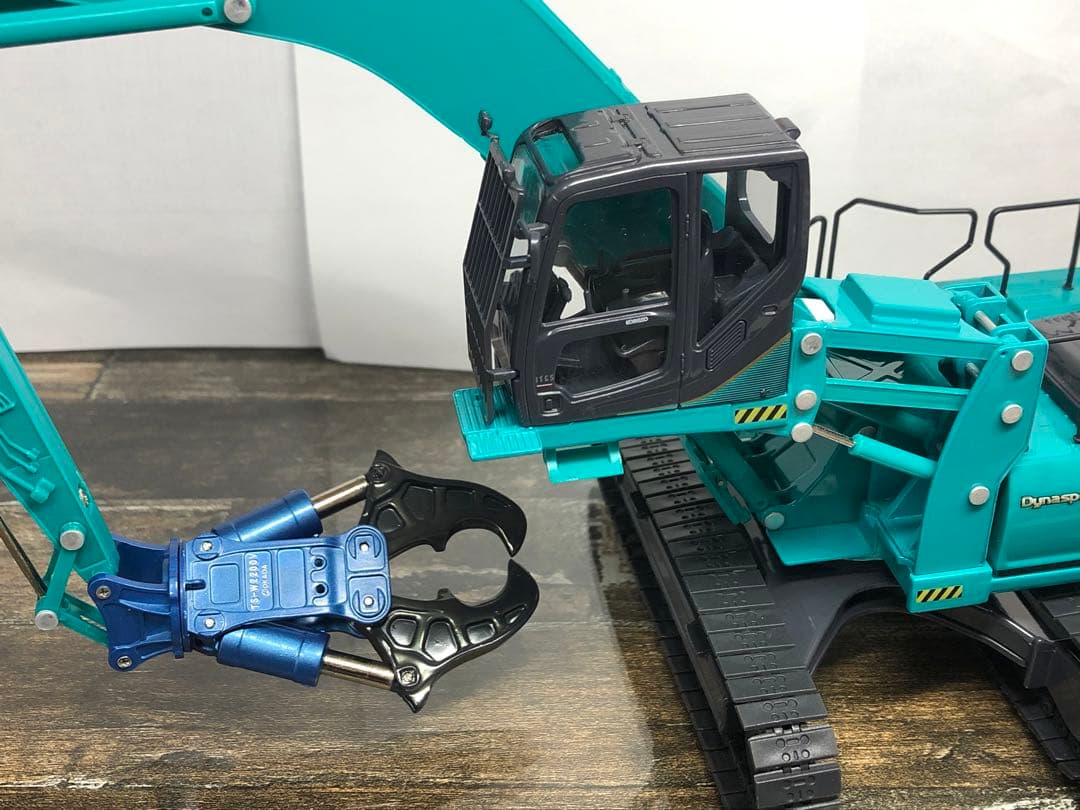 KOBELCO コベルコ　オカダアイヨン　ミニカー カスタム　ショベル