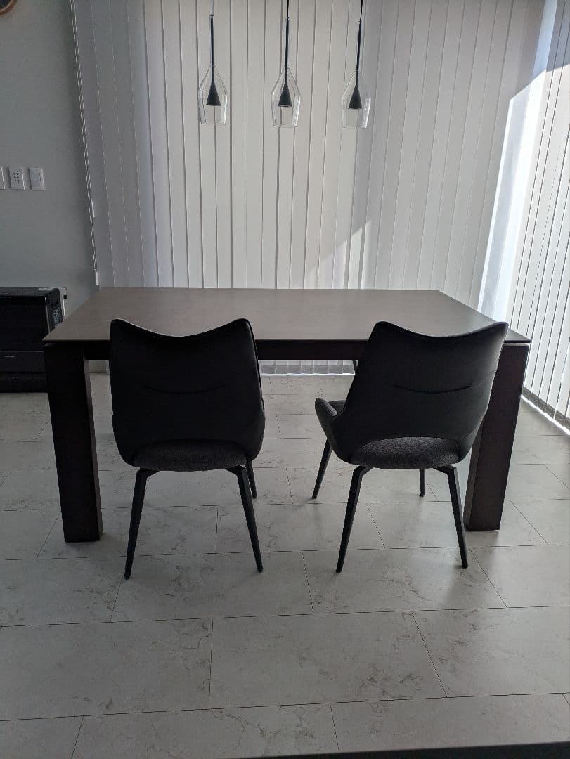 カリガリス オムニア 伸張 セラミック ダイニングテーブル