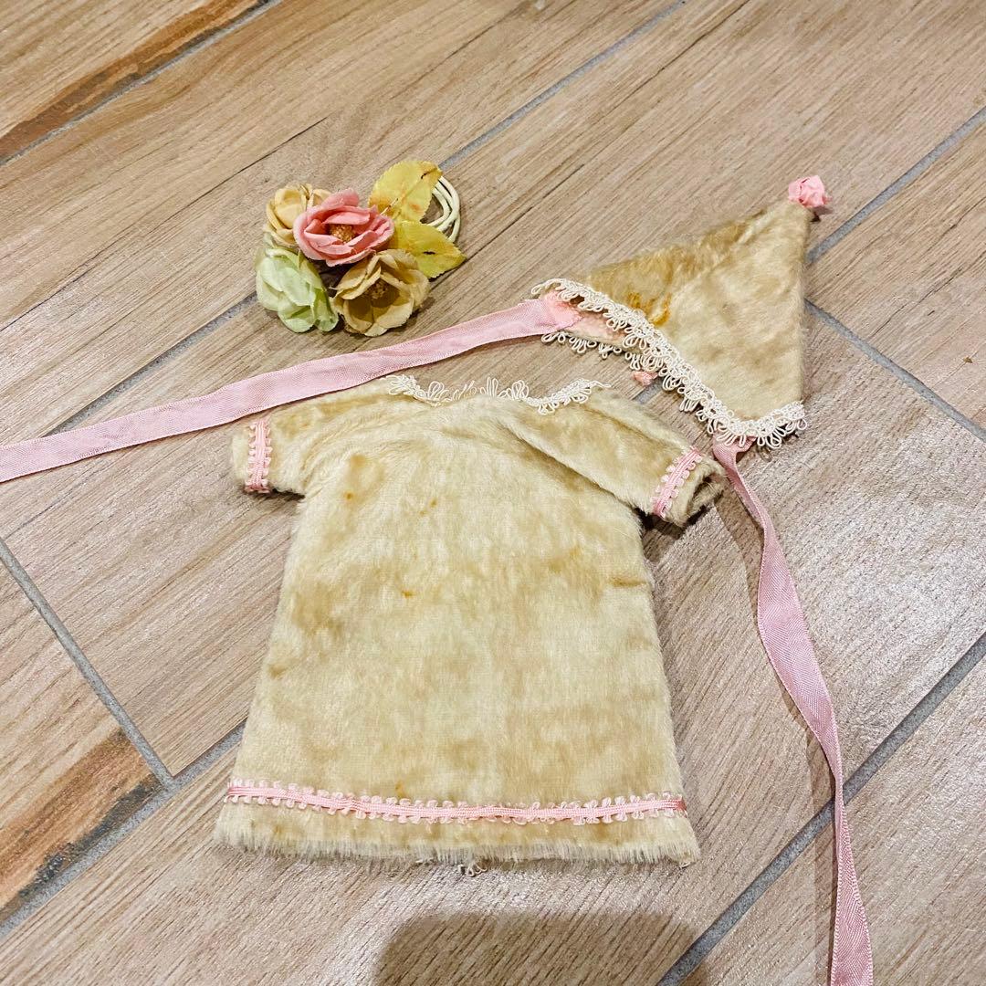 小さなアンティークドールのアンティークコートドレス&ハット　1号用