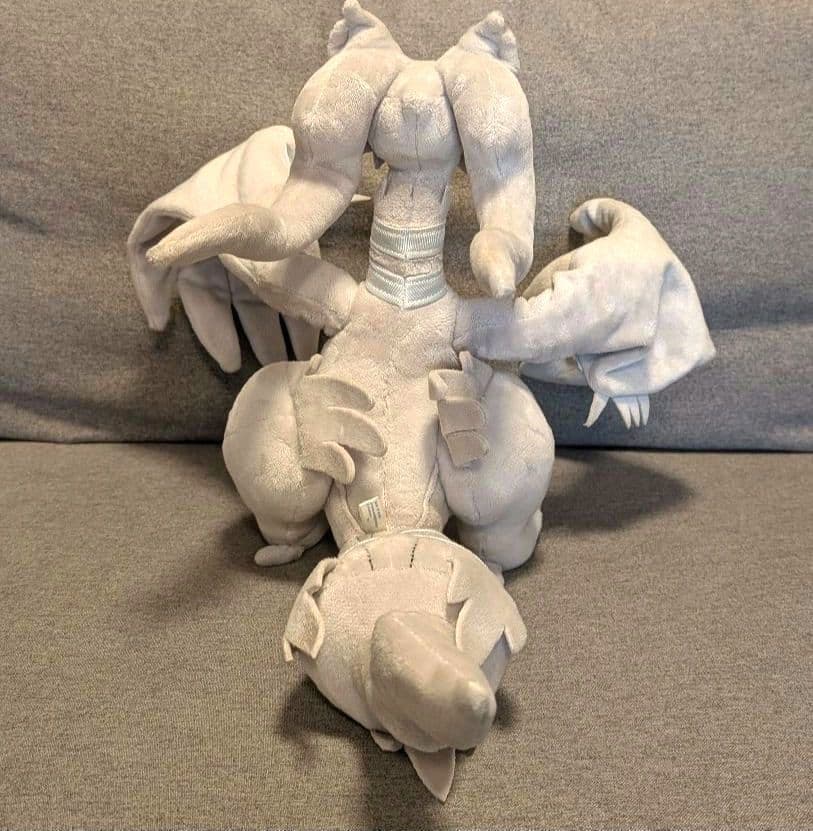 ポケモン　レシラム　ぬいぐるみ　タカラトミー製