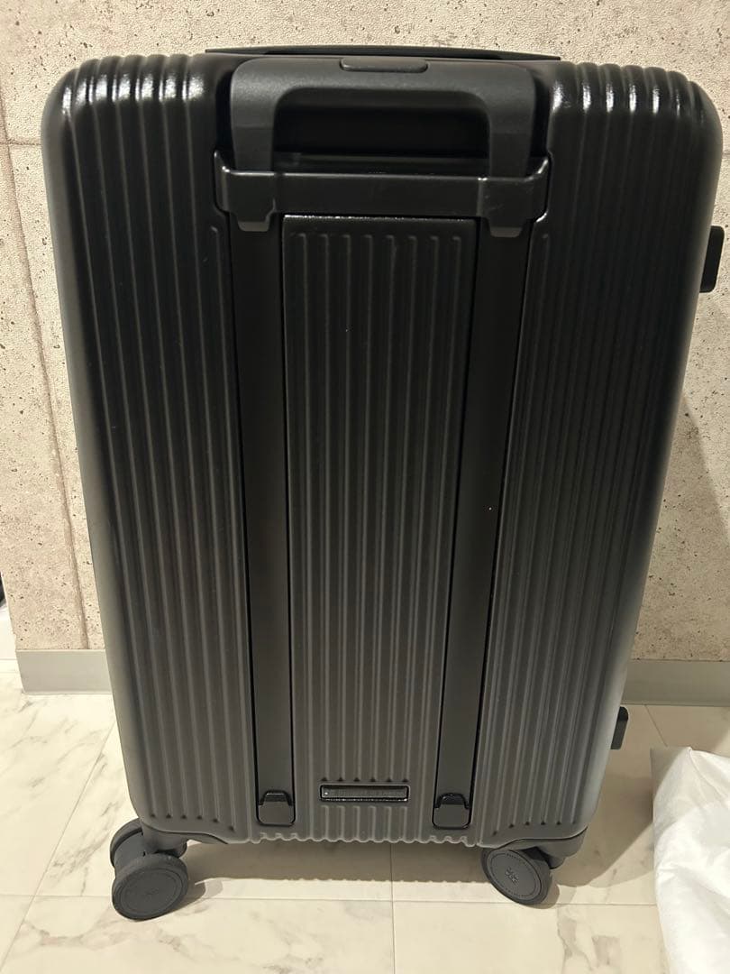 イノベーター　キャリーケース　多機能モデル　ブラック　1番人気の定番サイズ
