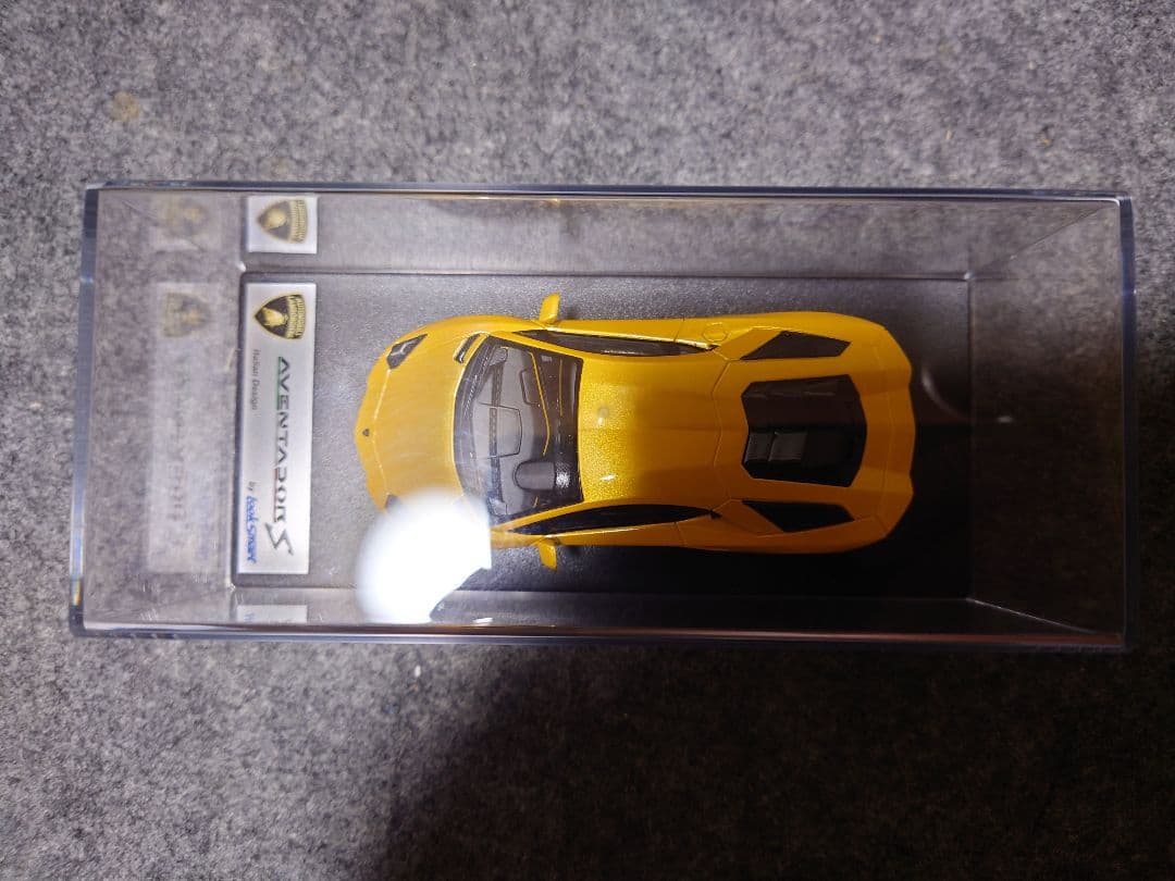 ルックスマート1/43ランボルギーニアヴェンタドールS イエロー