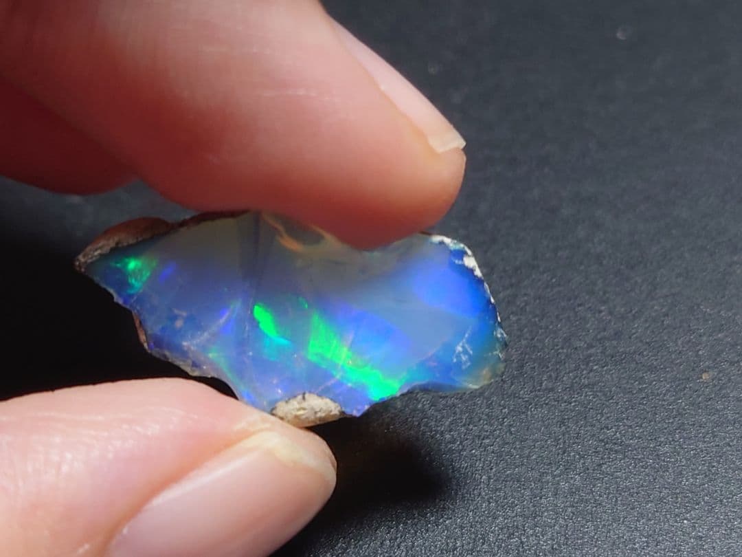 プレシャスオパール 原石 多色　ジュエリー　グレード　エチオピア　鉱物