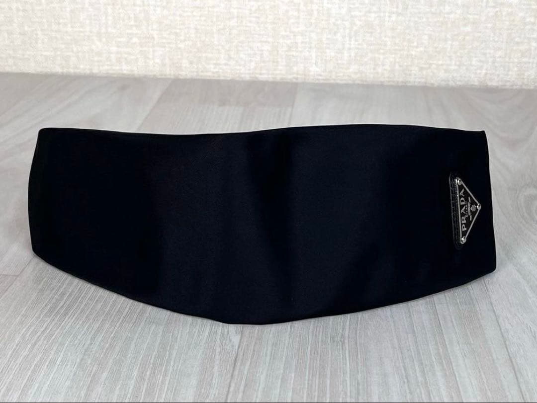 【美品】PRADA/プラダ　ヘアバンド　リナイロン　三角ロゴ　近年モデル　黒