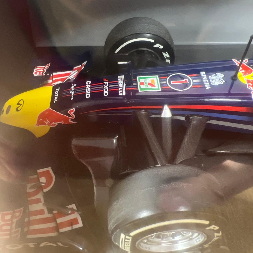 【新品未開封】1/18 MINICHAMPS レッドブル 2011 ベッテル