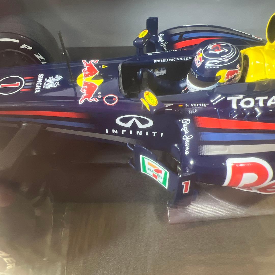 【新品未開封】1/18 MINICHAMPS レッドブル 2011 ベッテル