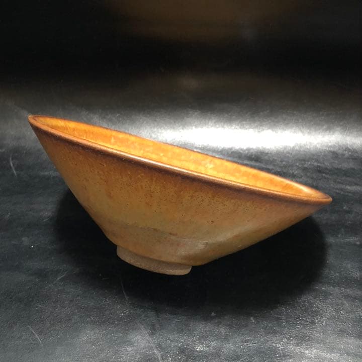 美しい古美術◼️蔵から美しい飴茶色の雰囲気のある抹茶茶碗が出て来ました。茶道具