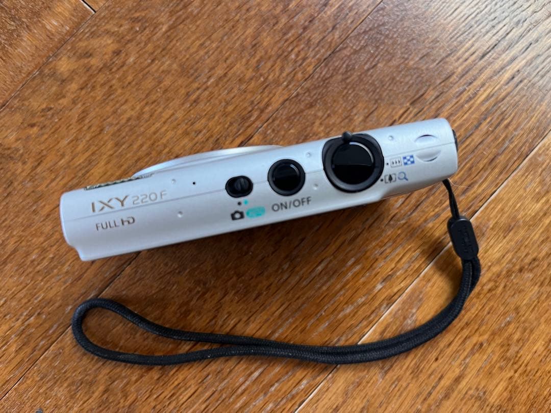 Canon IXY 220Fシルバーコンパクトデジタルカメラ バッテリー充電器付