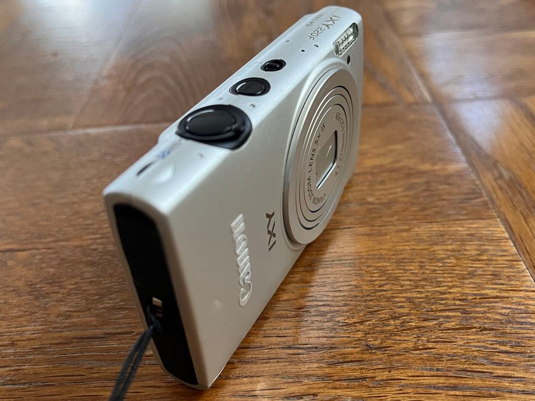 Canon IXY 220Fシルバーコンパクトデジタルカメラ バッテリー充電器付