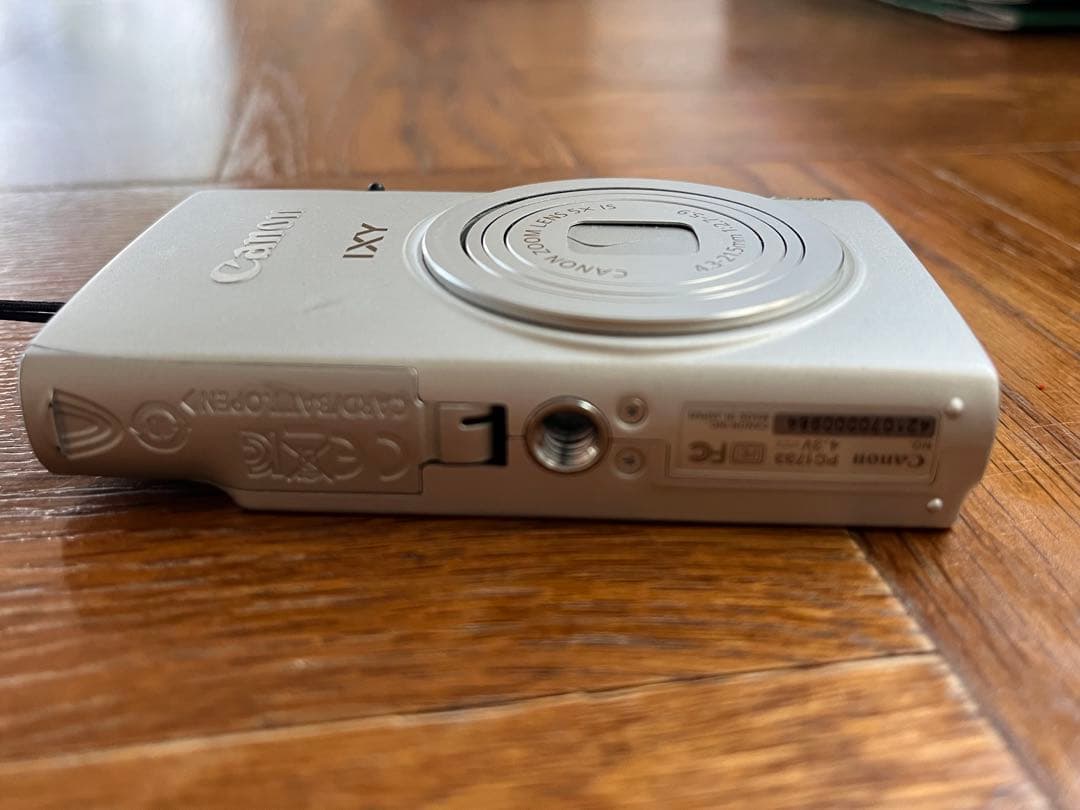 Canon IXY 220Fシルバーコンパクトデジタルカメラ バッテリー充電器付