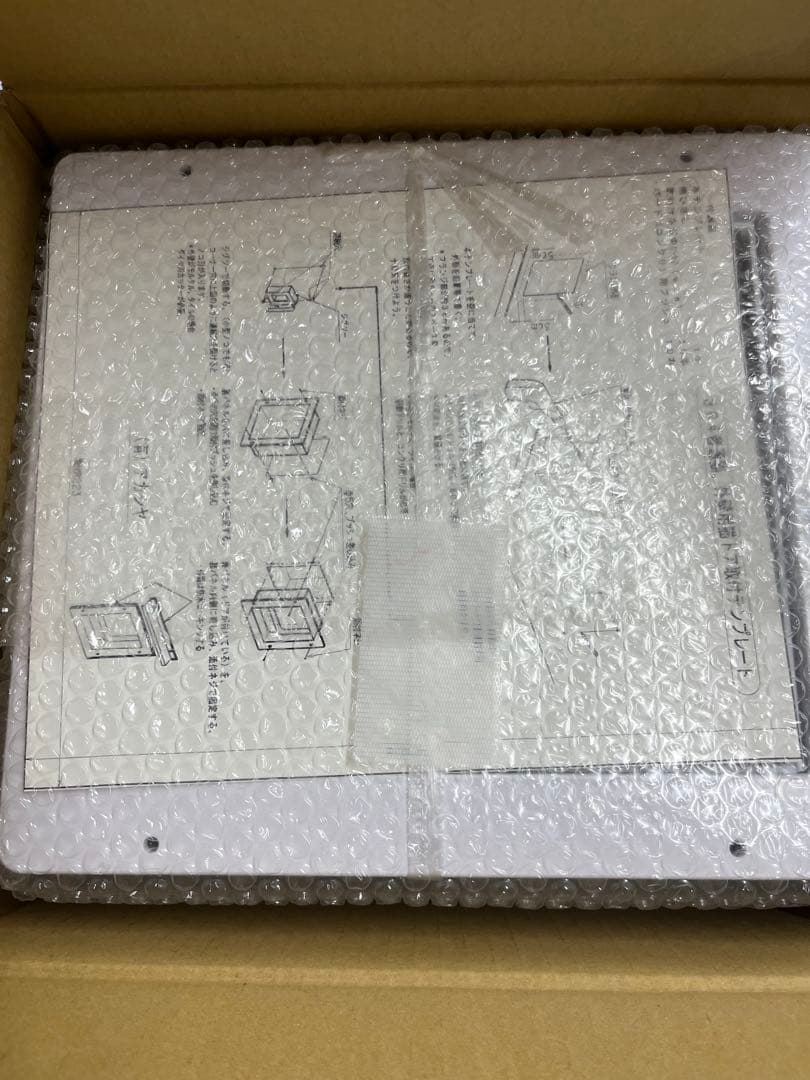 ペットドア　アカシヤ　外壁取り付け用　普通サイズ猫　白　定価29,800円