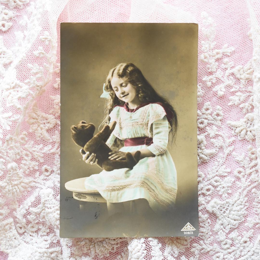 アンティークポストカード　おともだち　テディベアと少女　1913年