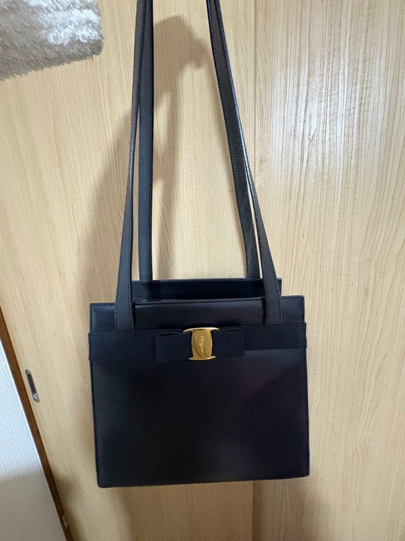 Ferragamo フェラガモ トートバッグ リボン ヴァラ ネイビー