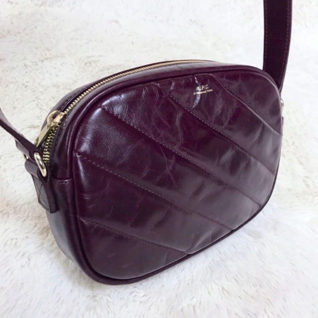 希少 A.P.C. レザー ロゴ キルト ライン ショルダーバッグ クロスボディ