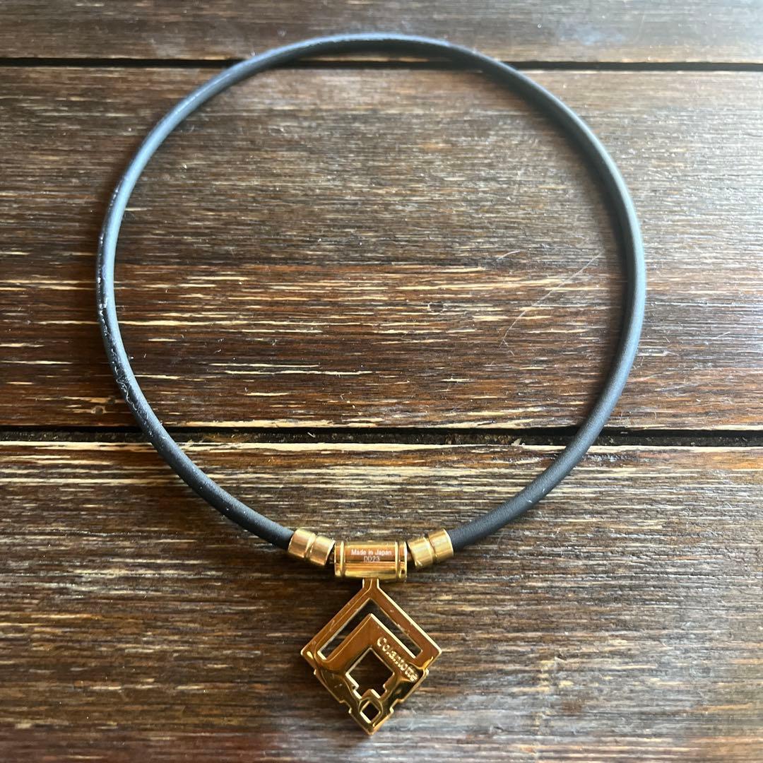 ARK52コランテッド 幾何学的デザイン ネックレス ブラック ゴールド