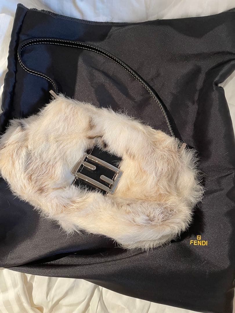 FENDI フェンディ　マンマバゲットバッグ　ラパン