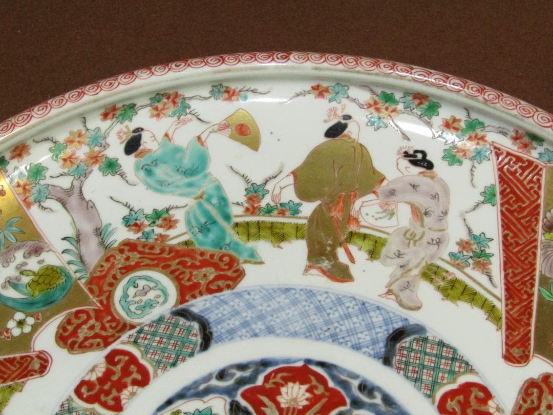 【色絵　時代　割絵花見踊り図　一尺四寸　銅鑼鉢・大皿】古伊万里