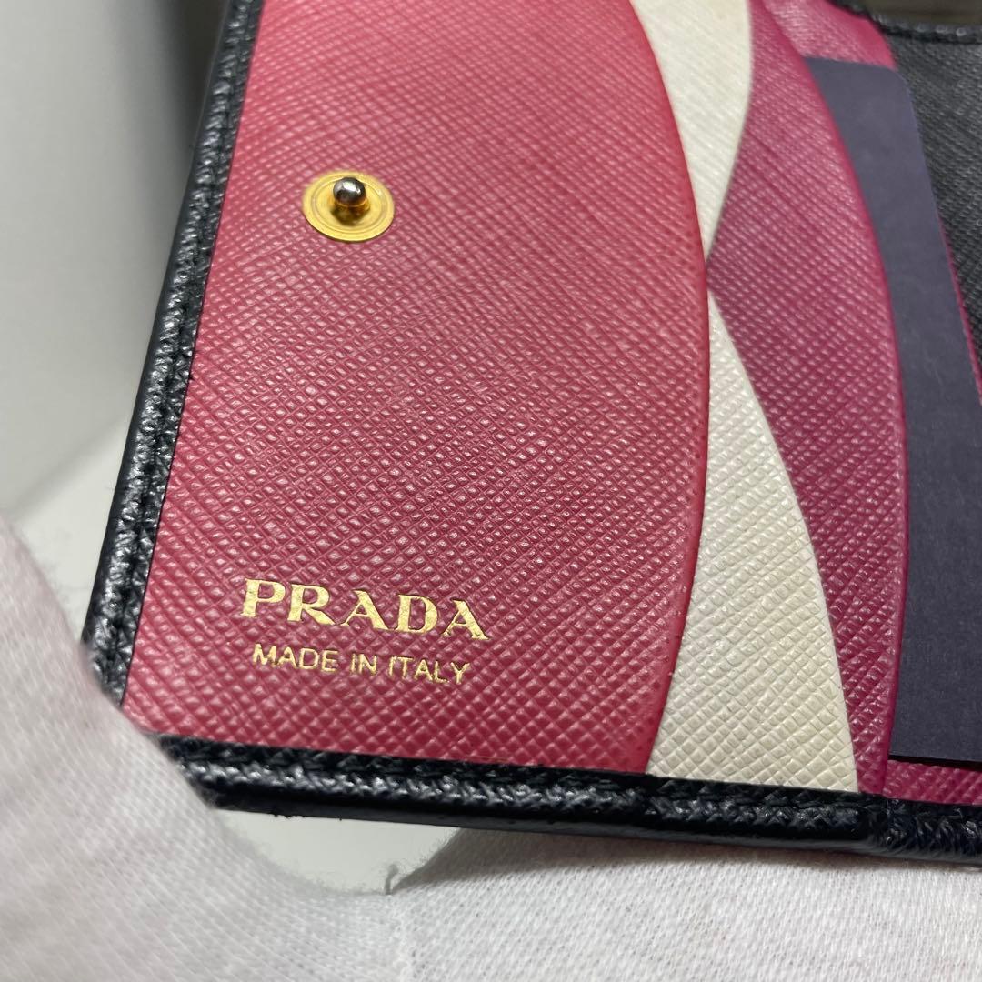 Y*U様 PRADA ブラック 二つ折り財布 箱付き