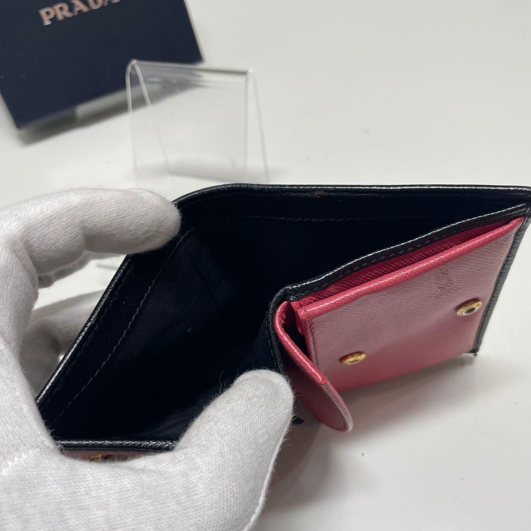 Y*U様 PRADA ブラック 二つ折り財布 箱付き