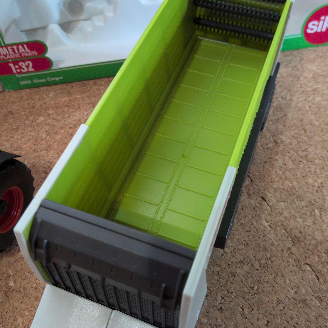 SIKU claas tractor axion＆cargo 1:32
