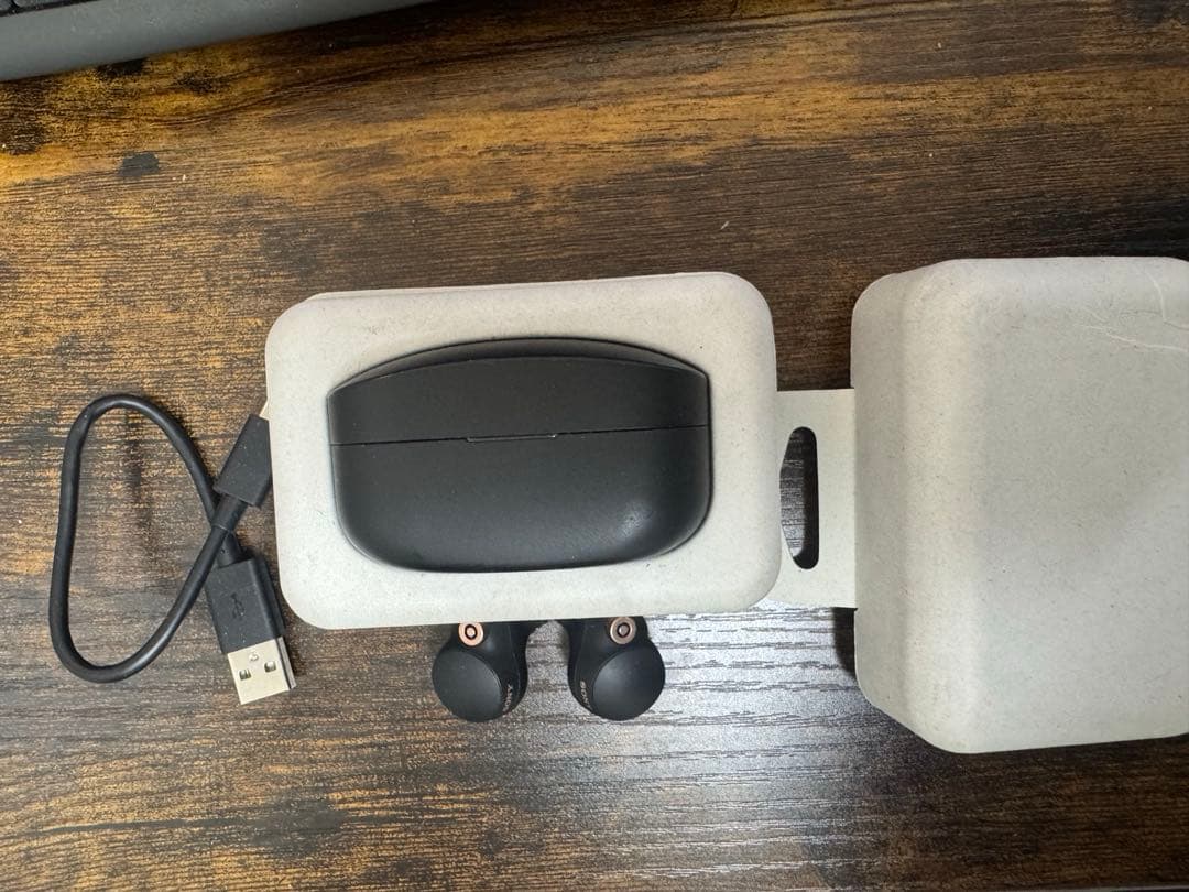 SONY ワイヤレスイヤホン WF-1000XM4 ブラック 充電ケース付き