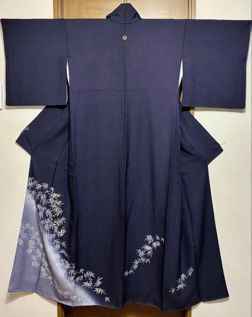 ご予約中です 初春 吉祥南天柄 上質正絹紋意匠 一つ紋 訪問着 深い濃紺色