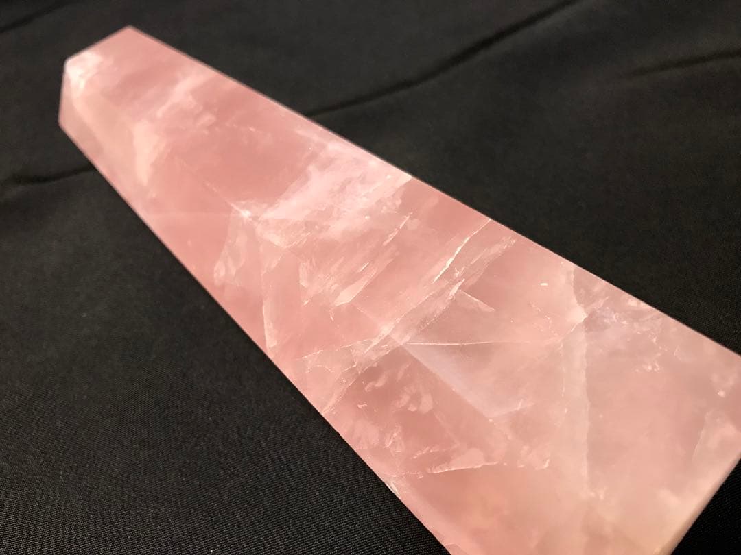 大きなローズクォーツ ポイント 671g