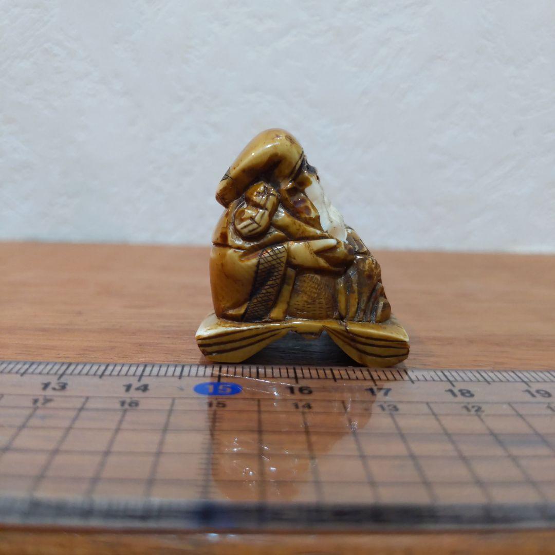 時代提げ物 七福神根付 天然素材 在銘【寿老人】高さ約3.4cm 重さ約24ｇ