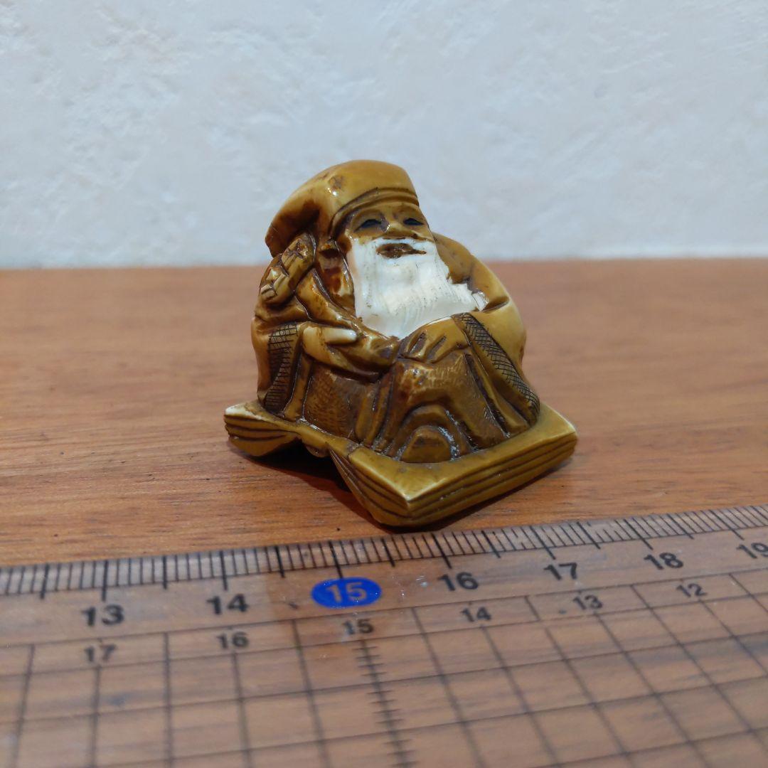 時代提げ物 七福神根付 天然素材 在銘【寿老人】高さ約3.4cm 重さ約24ｇ