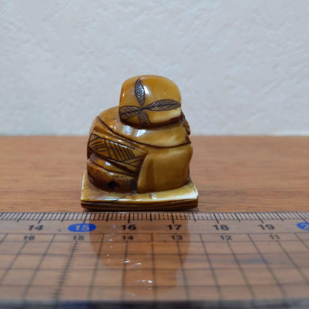 時代提げ物 七福神根付 天然素材 在銘【寿老人】高さ約3.4cm 重さ約24ｇ