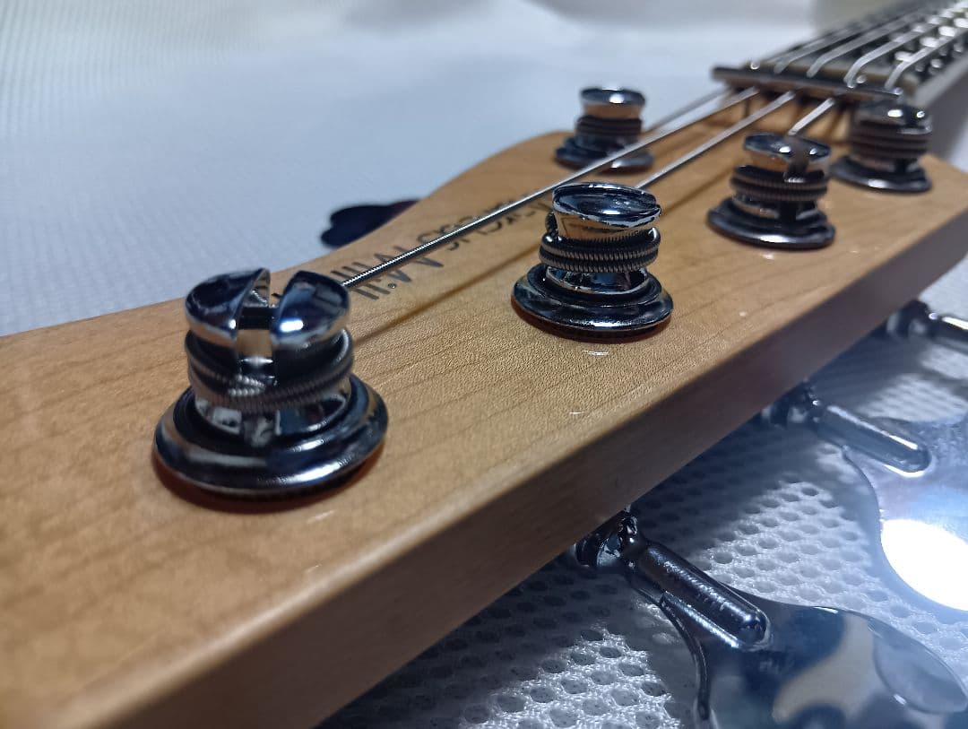 Sire V7 5ST Alder Antique White 5弦 アクティブ