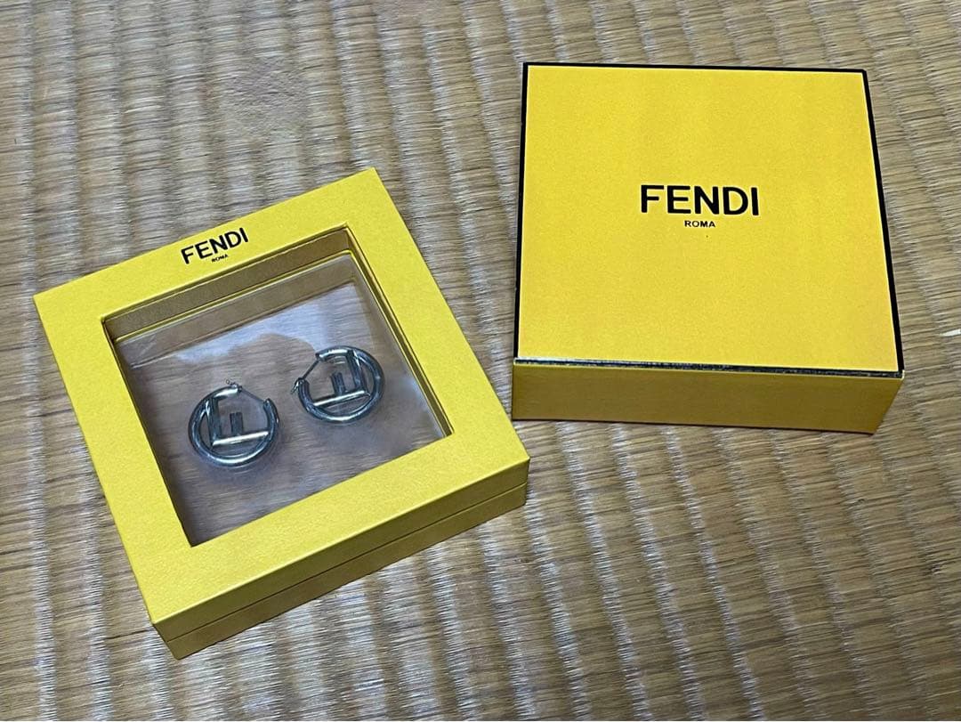 FENDI ピアス エフ イズ フェンディフープFロゴアクセサリーメッキシルバー