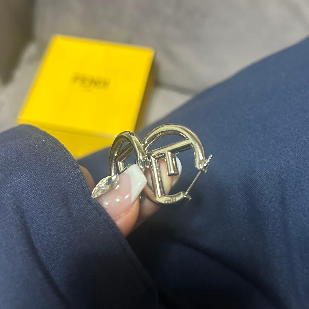 FENDI ピアス エフ イズ フェンディフープFロゴアクセサリーメッキシルバー