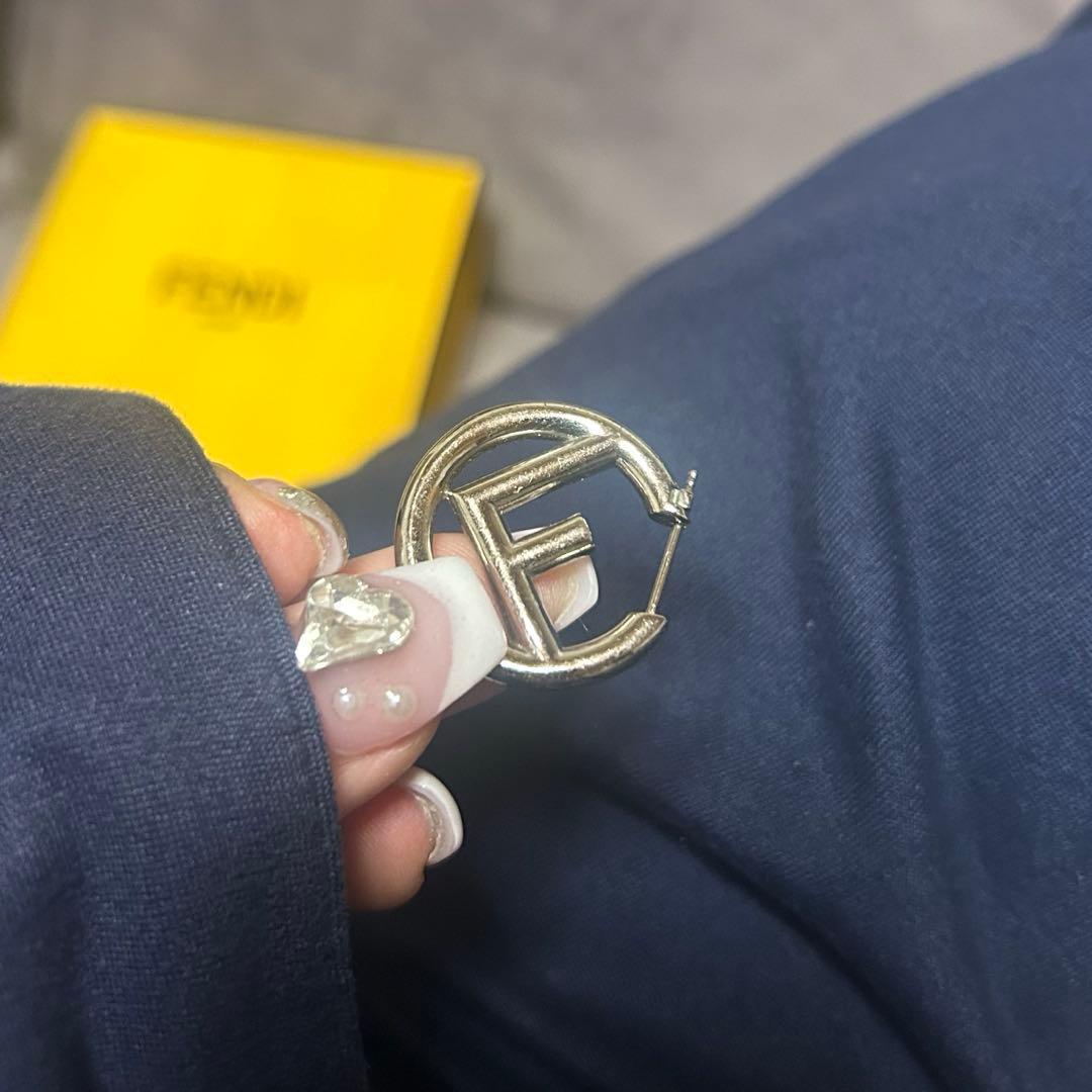 FENDI ピアス エフ イズ フェンディフープFロゴアクセサリーメッキシルバー