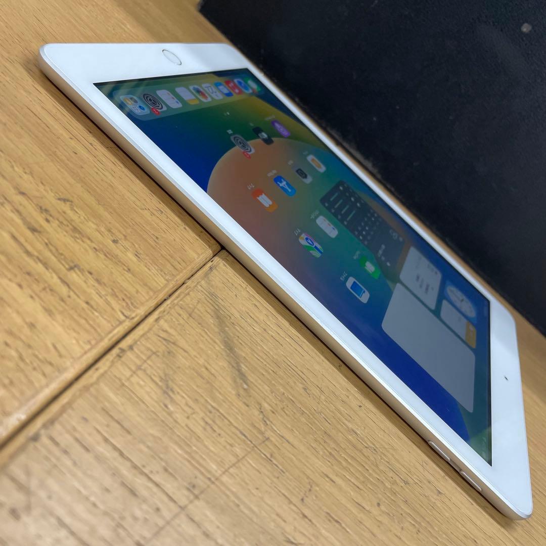 動作品 iPad 第6世代 32GB Wi-Fiモデル MR7G2J/A