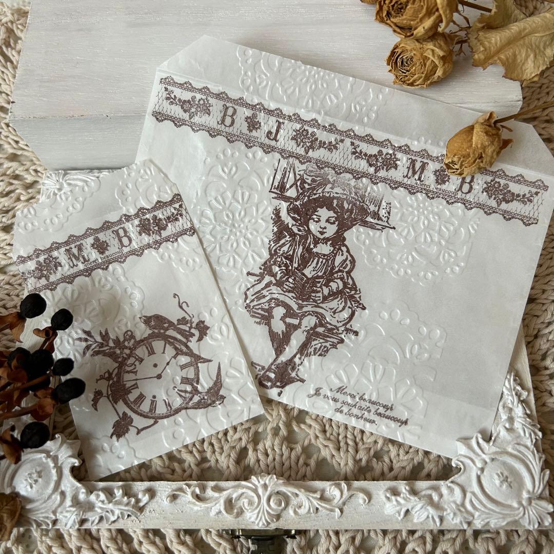 〜窓際で本を読む少女〜グラシン封筒♡エンボス♡コーヒーワイン染め