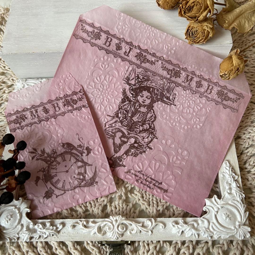 〜窓際で本を読む少女〜グラシン封筒♡エンボス♡コーヒーワイン染め