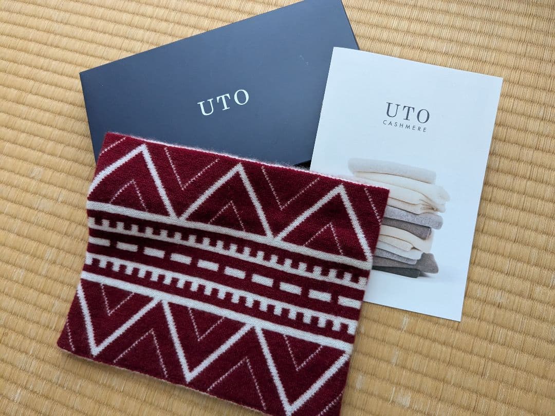 匿名配送　新品未使用　UTO カシミヤネックウォーマー 幾何学模様 取扱説明書付