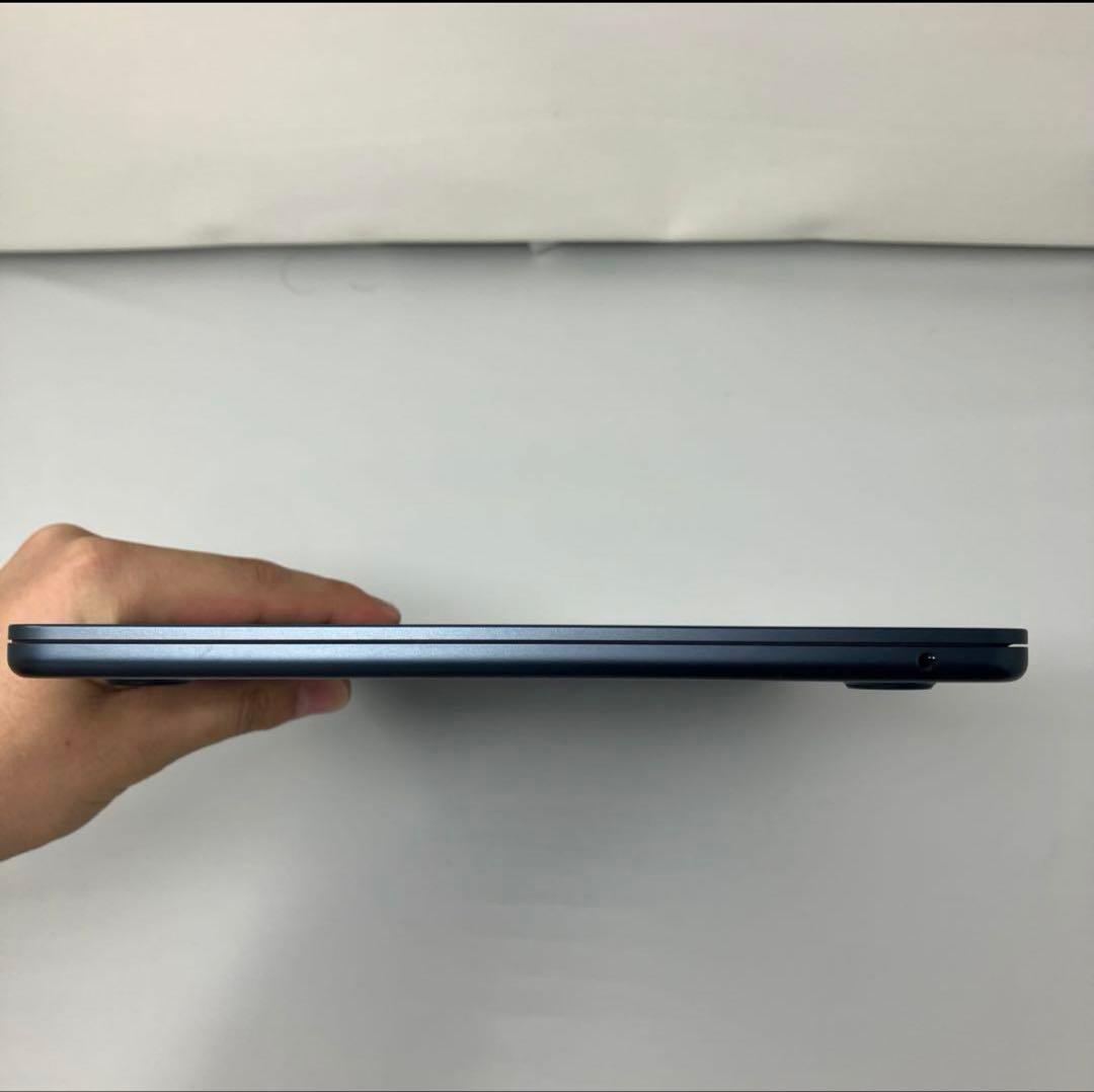 MacBook Air M2チップ　ミッドナイト　8GBメモリ　512GB