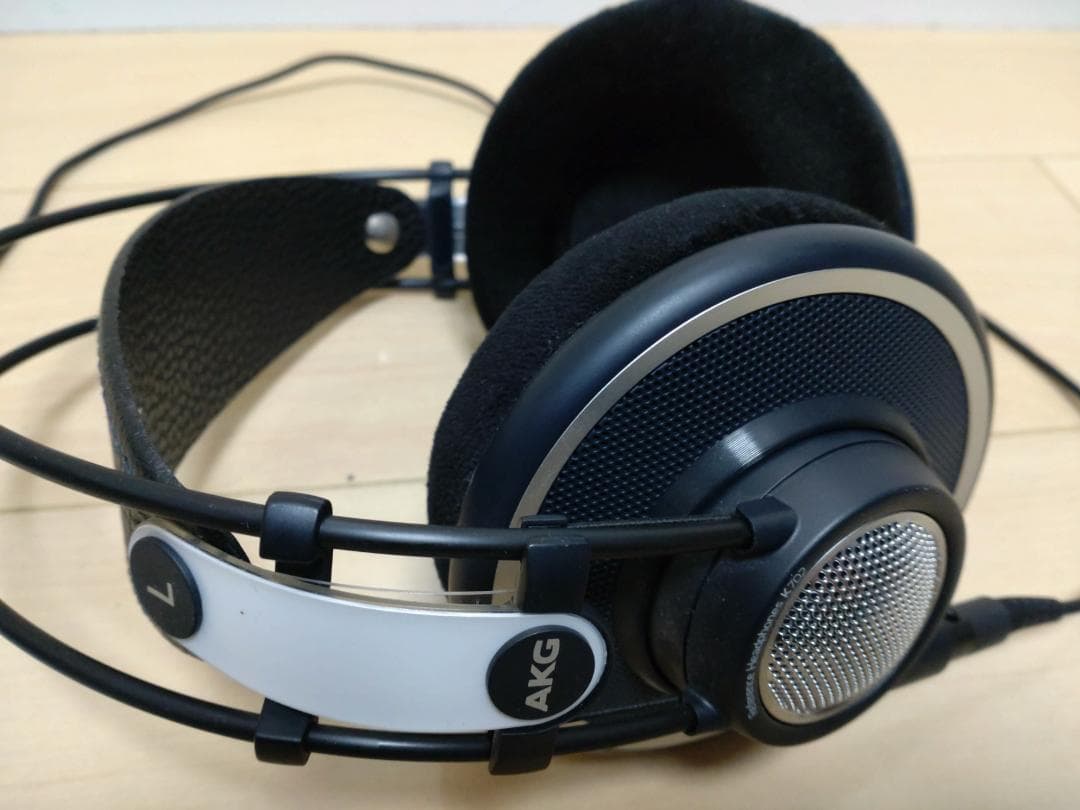 ヘッドホン AKG K702