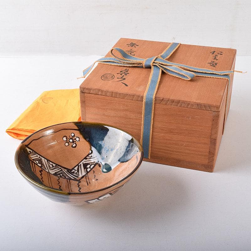 北大路魯山人作　織部焼　於里辺　茶碗　共布共箱　M　R8123
