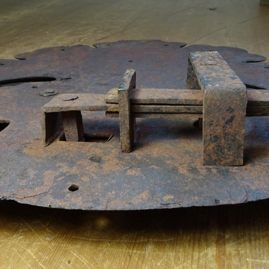 錆び鉄　古鉄　蔵 金具　アンティーク　金物　土蔵の蔵戸の金具